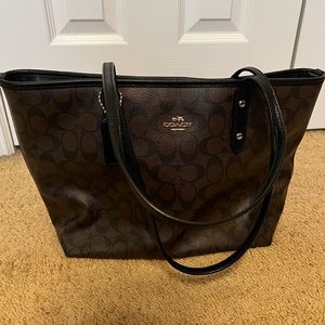 Coach City Tote in Signature Canvas